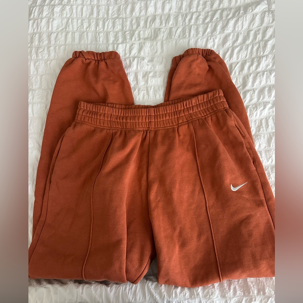 sold 
Nike Sweats Women’s Medium